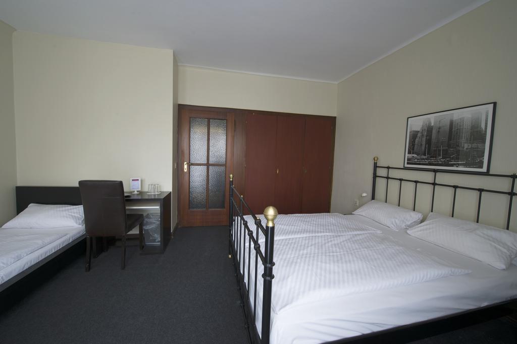 Hotel Continental Saarbrücken Pokoj fotografie