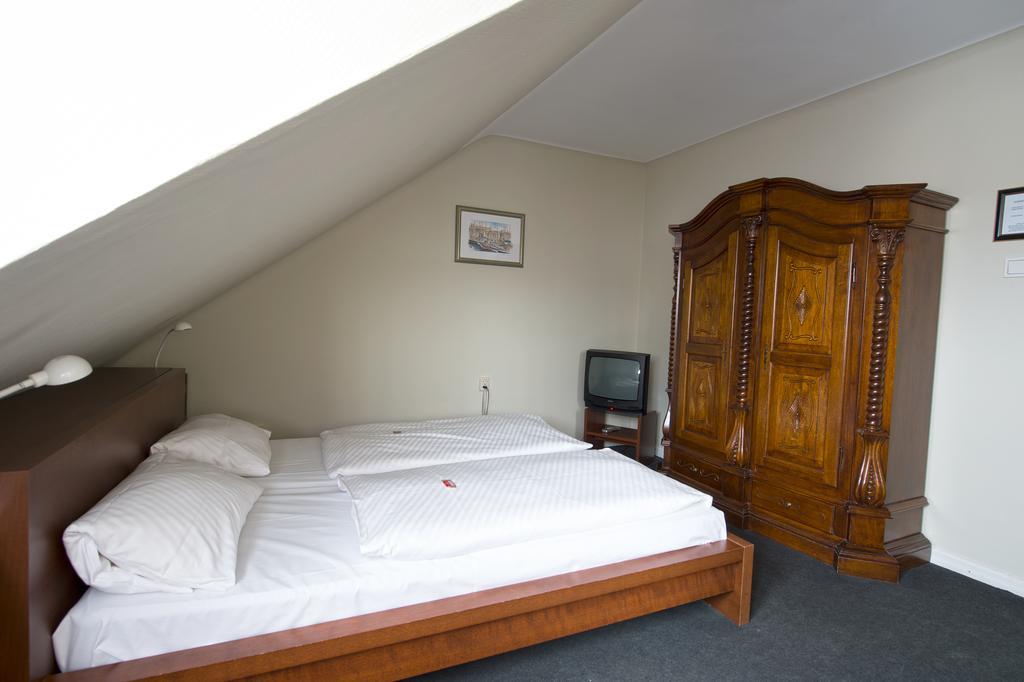 Hotel Continental Saarbrücken Pokoj fotografie